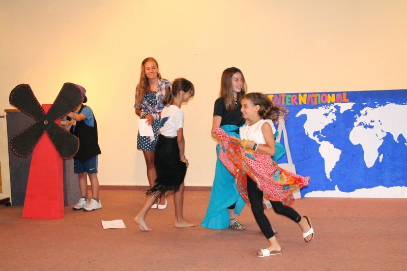 Village Camps International Summer Camp Leysin, Switzerland 2026-08-15 https://www.villagecamps.com/journals_admin/images/700-19-intl night (150).jpg